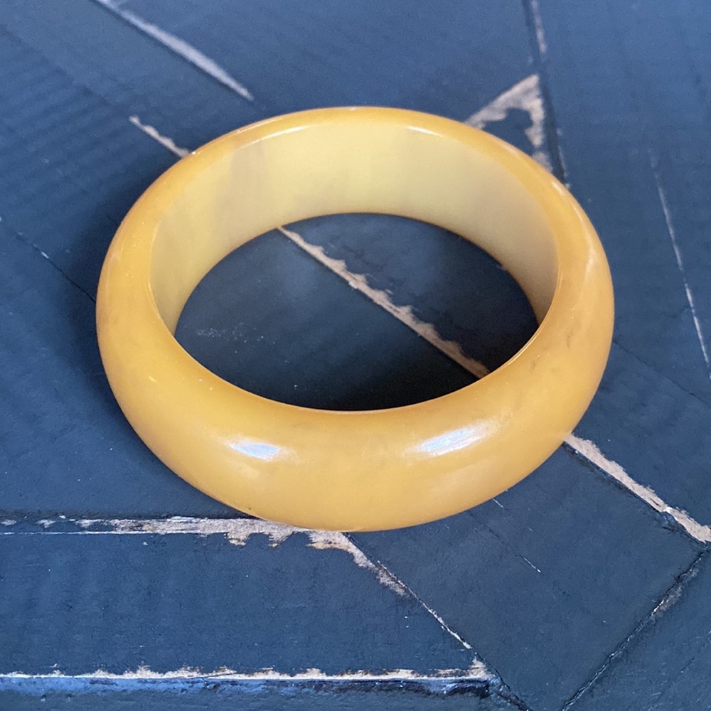 🌻Vintage🌻Bakelite Butterscotch Bangle - Picture 1 of 2